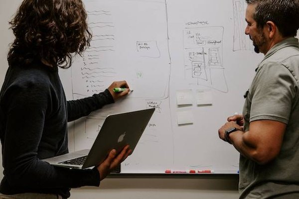 Comment réussir votre stratégie de marketing B2B dans l'industrie informatique ?