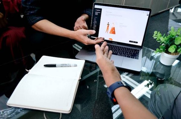 Comment choisir le bon modèle d'affaires pour votre entreprise informatique ?